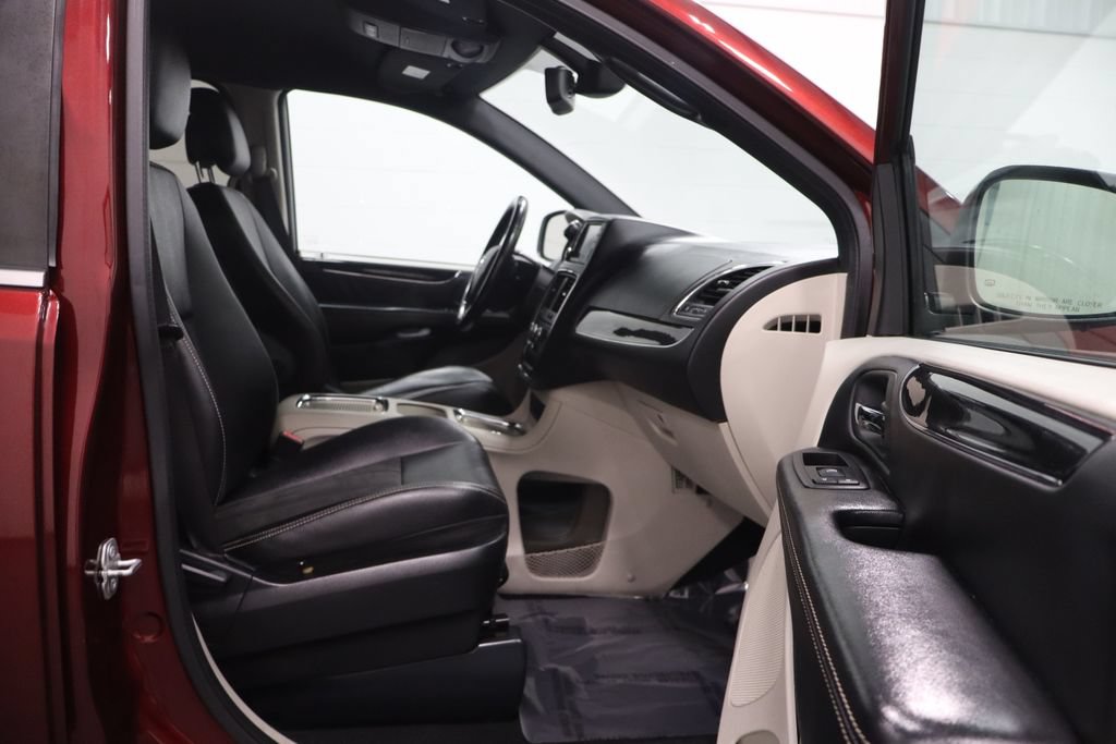 Certified 2019 Dodge Grand Caravan SXT FWD image 15