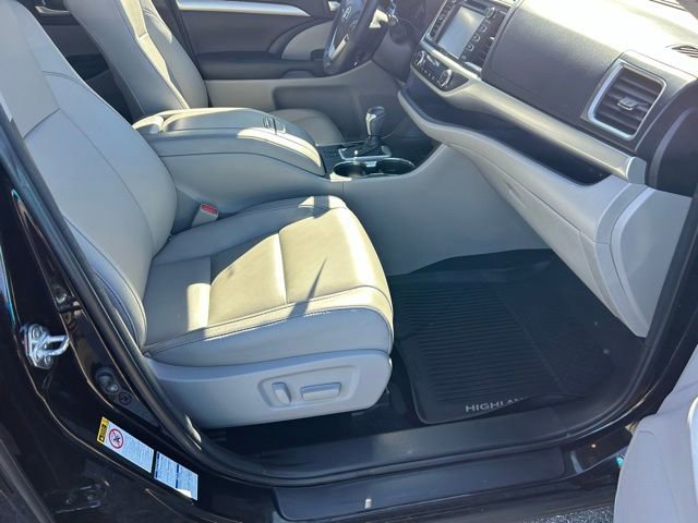 Used 2018 Toyota Highlander XLE AWD/4WD image 21