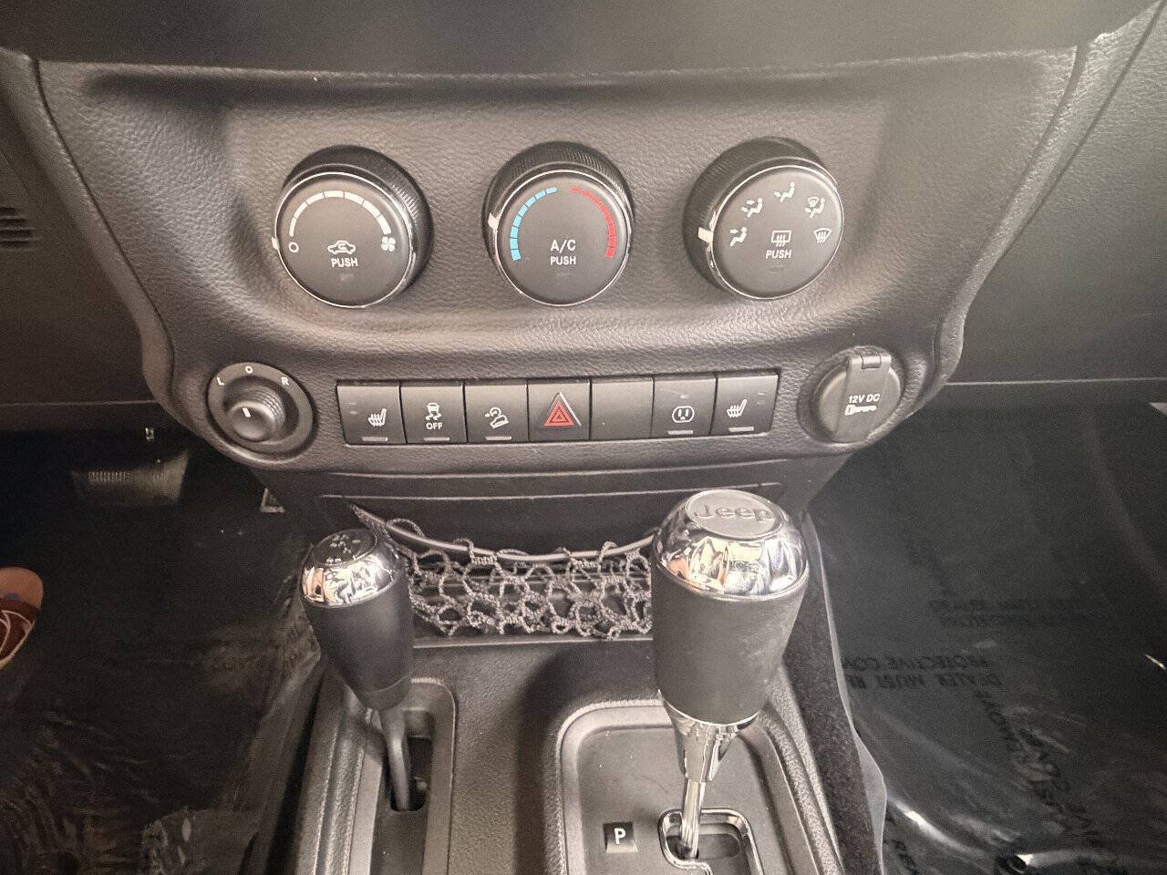 Used 2016 Jeep Wrangler Sahara w/ Dual Top Group AWD/4WD image 22