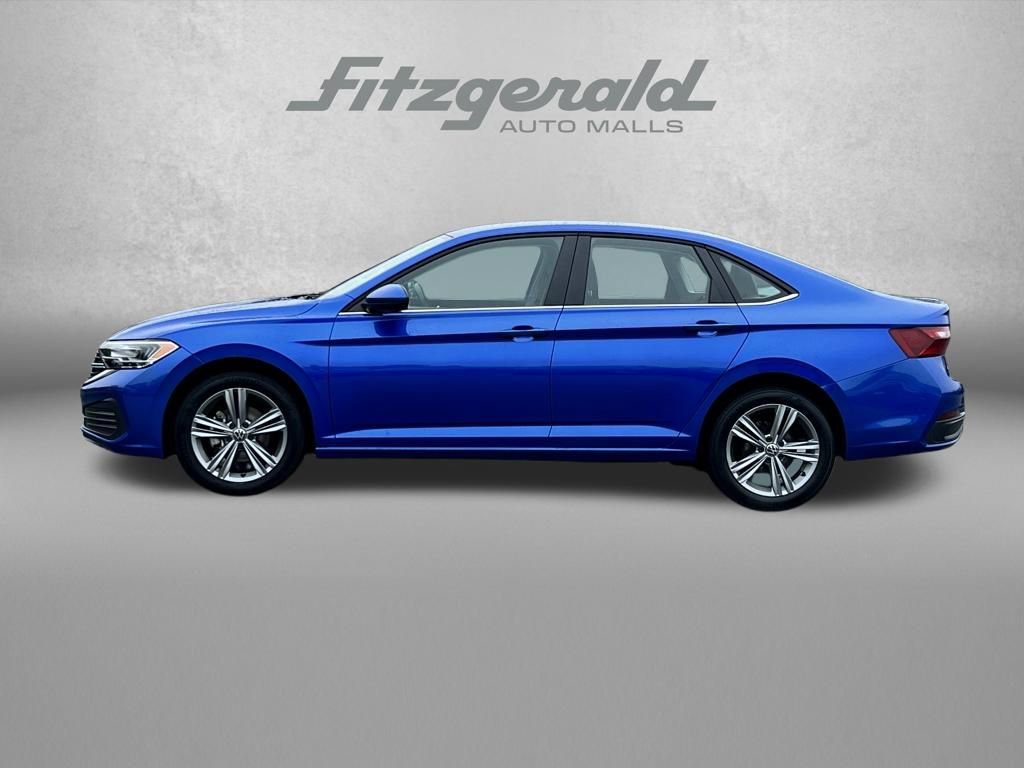 Used 2024 Volkswagen Jetta SE image 4