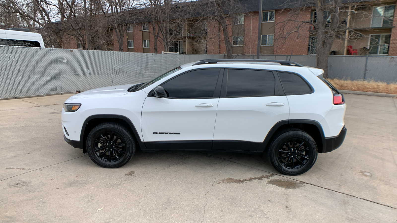 Used 2023 Jeep Cherokee Altitude Lux AWD/4WD image 2