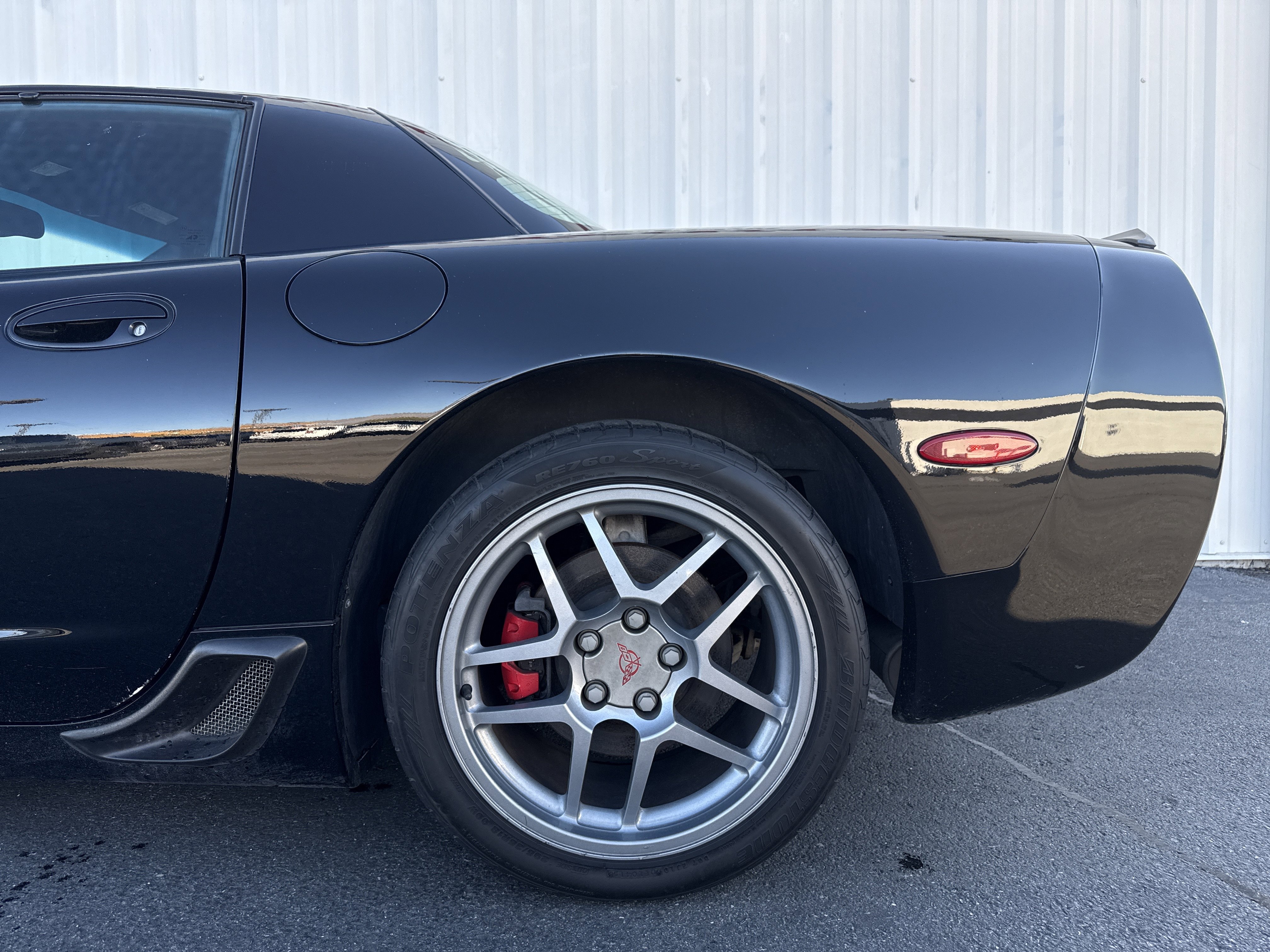 Used 2001 Chevrolet Corvette Z06 w/ Memory Pkg image 2