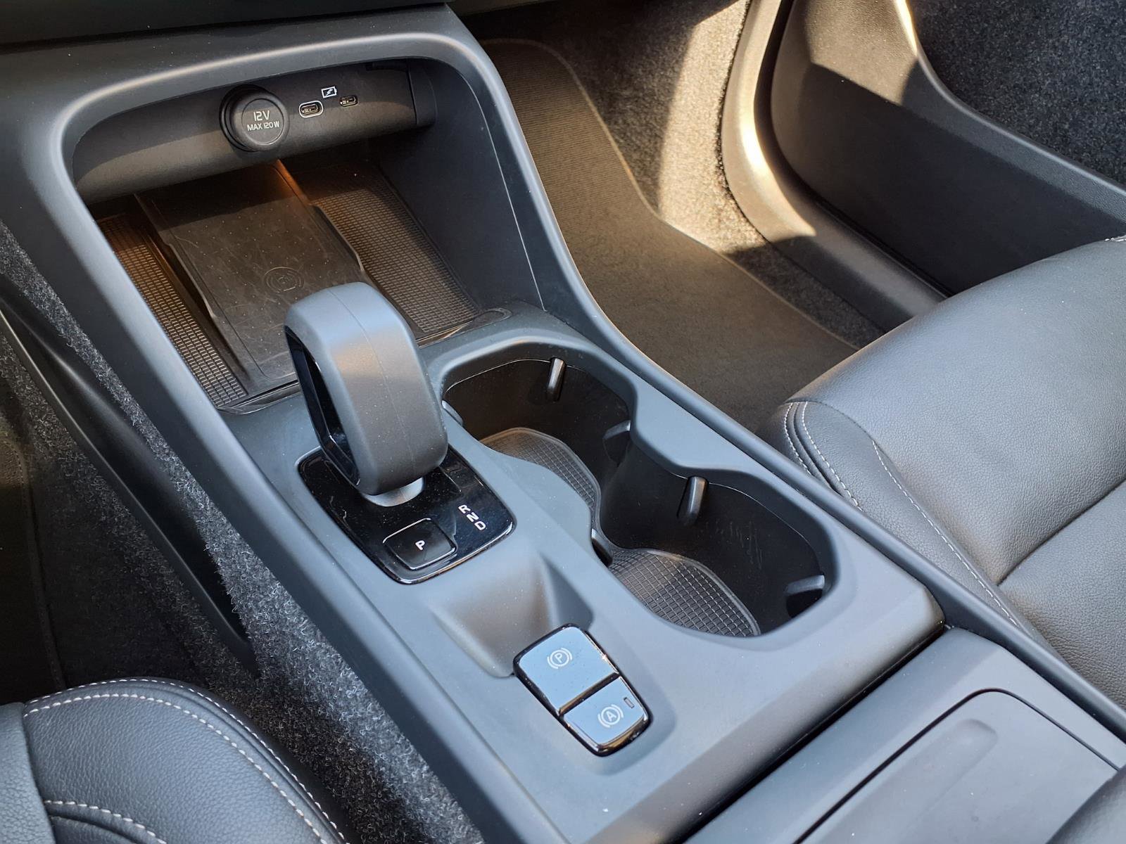 Certified 2025 Volvo XC40 B5 Core AWD/4WD image 25