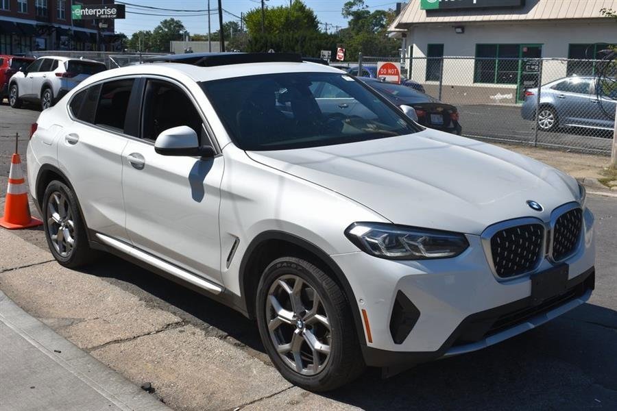 Used 2024 BMW X4 xDrive30i image 4