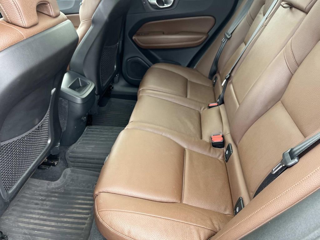 Used 2023 Volvo XC60 B5 Plus w/ Protection Package Premier image 19