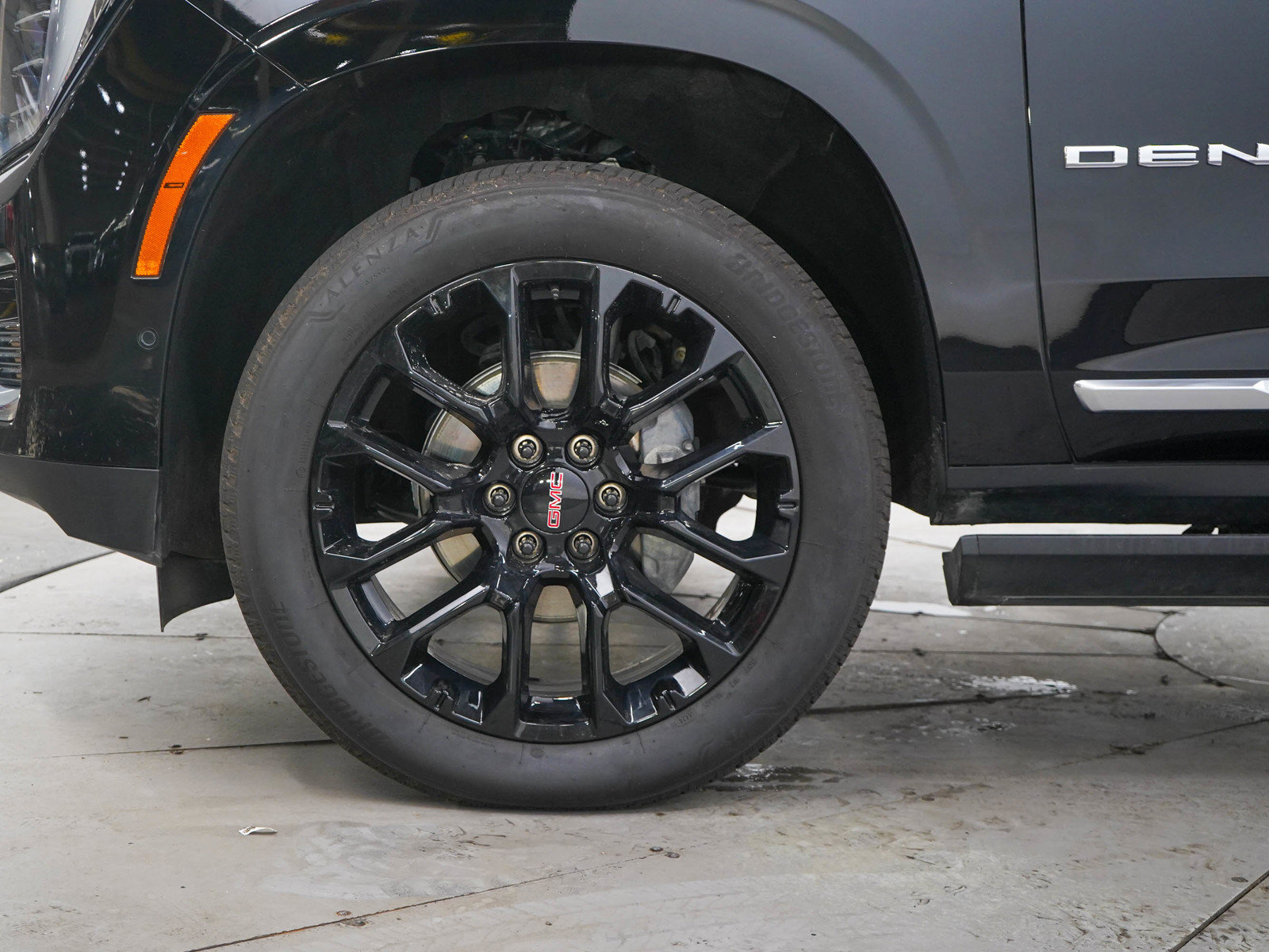 Used 2025 GMC Yukon Denali w/ Denali Reserve Package AWD/4WD image 32