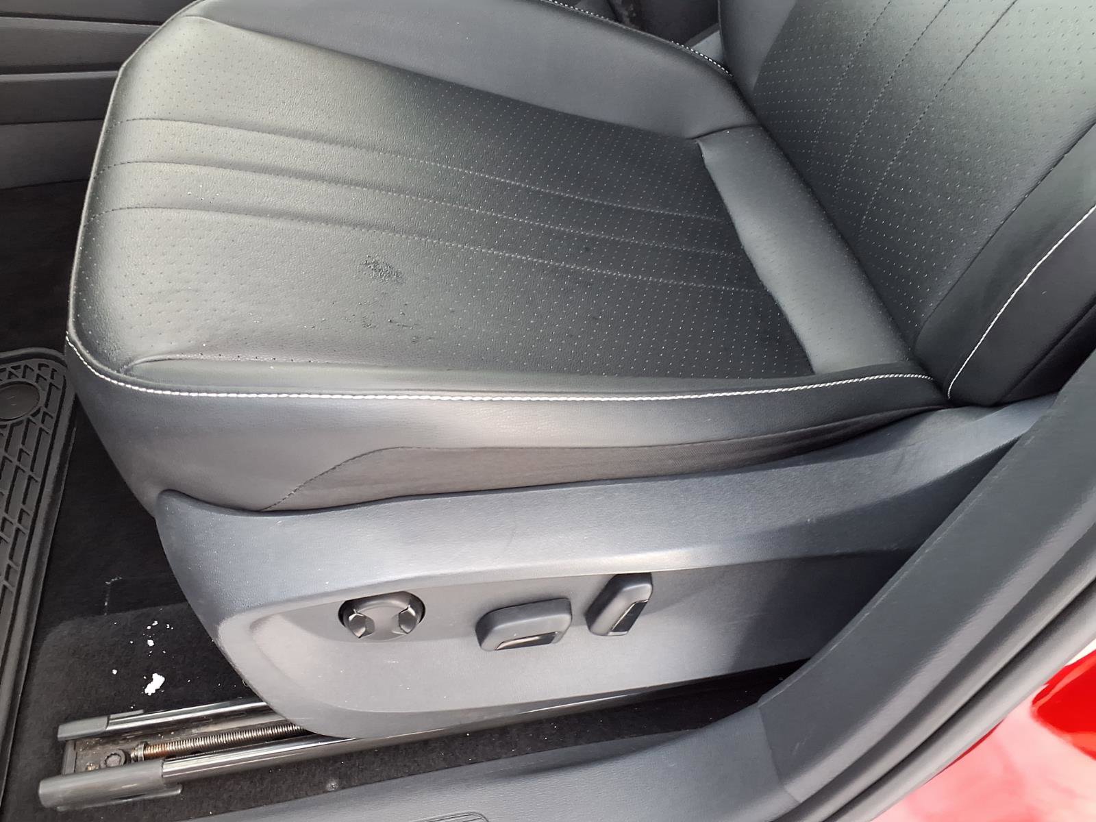 Used 2022 Volkswagen Tiguan SE image 14