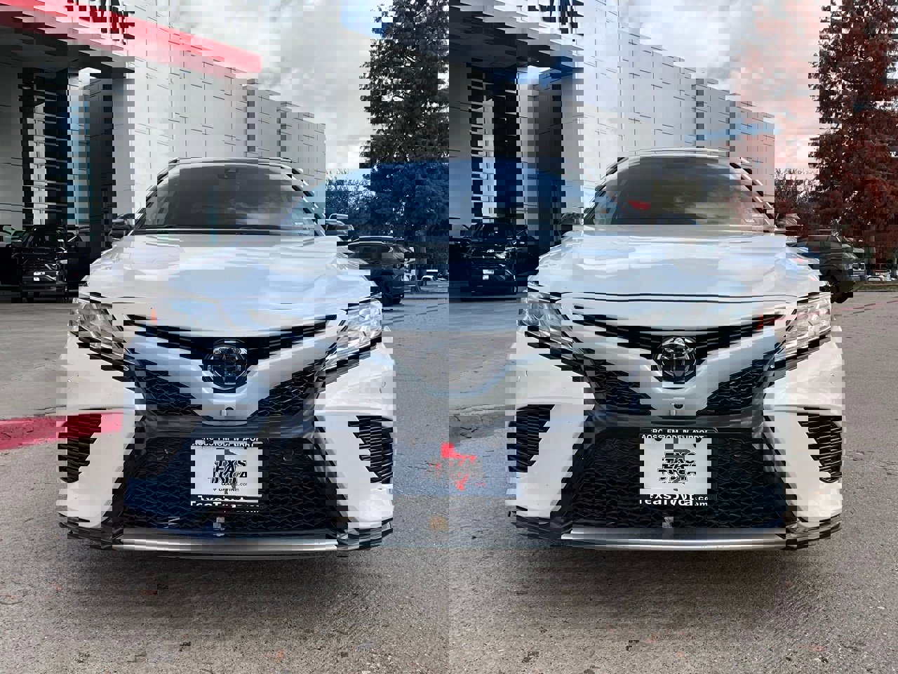 Used 2020 Toyota Camry XSE image 4