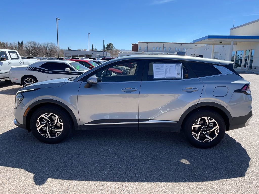 Used 2025 Kia Sportage LX FWD image 2