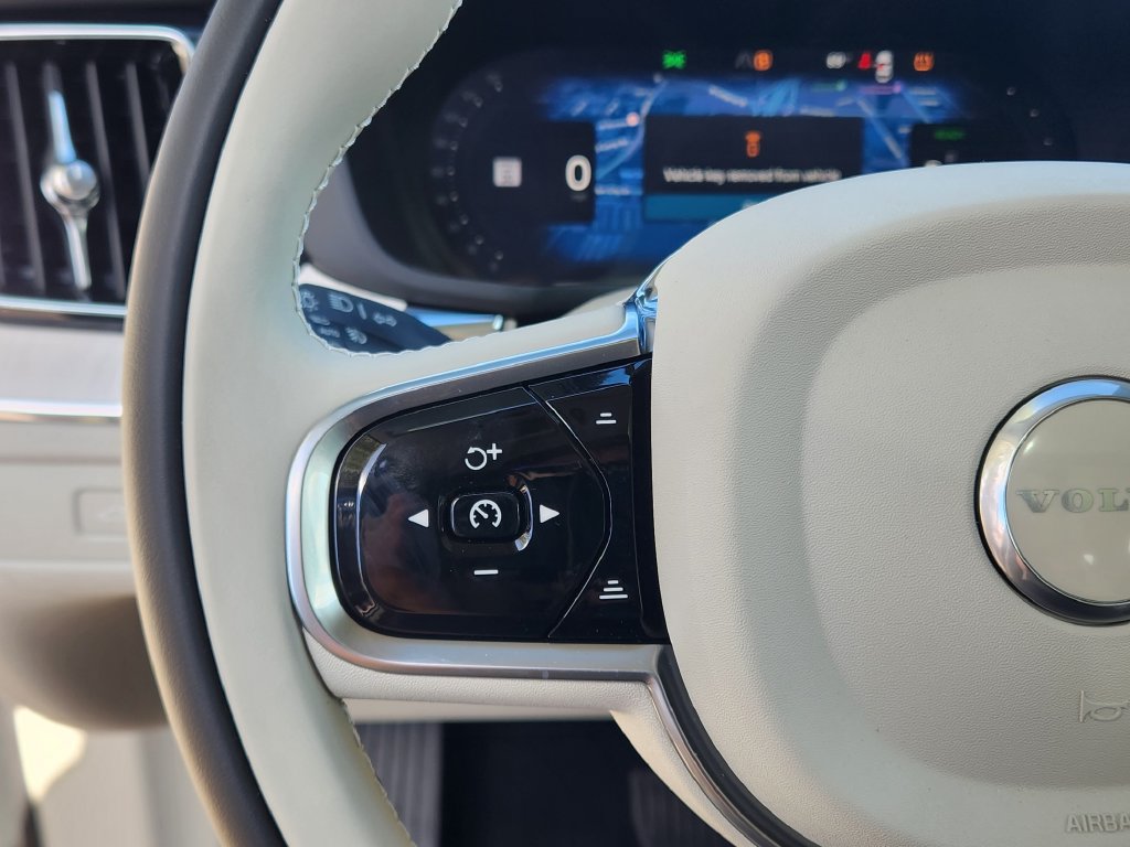 New 2027 Volvo XC60 T8 Ultra AWD/4WD image 17