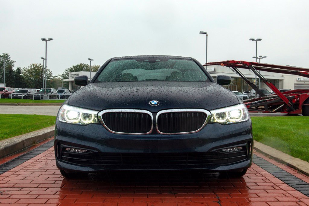 Used 2018 BMW 540i xDrive w/ Premium Package AWD/4WD image 2