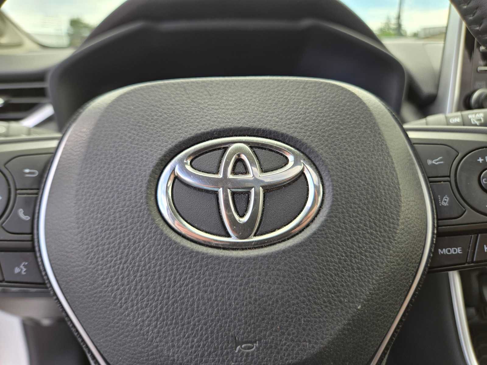 Used 2020 Toyota RAV4 XLE Premium AWD/4WD image 26