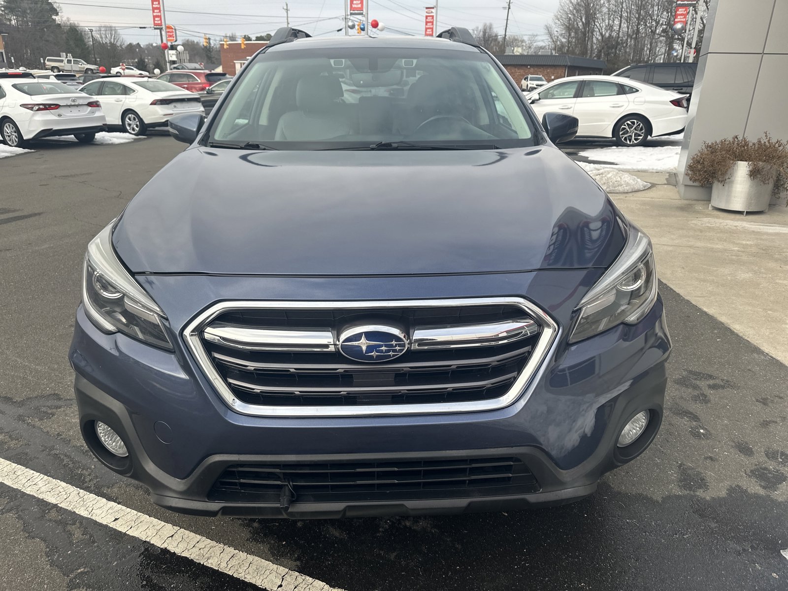 Used 2018 Subaru Outback 2.5i Limited AWD/4WD image 3