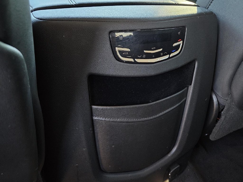 Used 2020 Cadillac Escalade Luxury RWD image 14