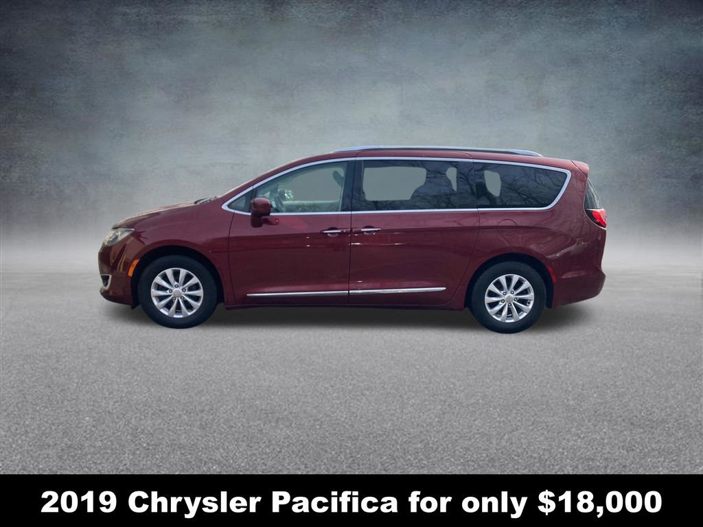 Used 2019 Chrysler Pacifica Touring-L FWD image 2