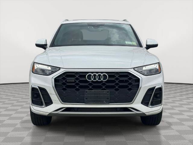 Used 2023 Audi Q5 2.0T Premium w/ Convenience Package AWD/4WD image 2