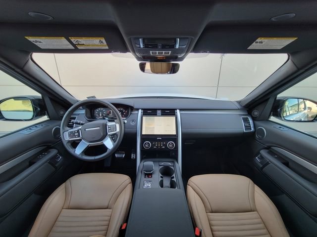 Used 2025 Land Rover Discovery Dynamic SE AWD/4WD image 25