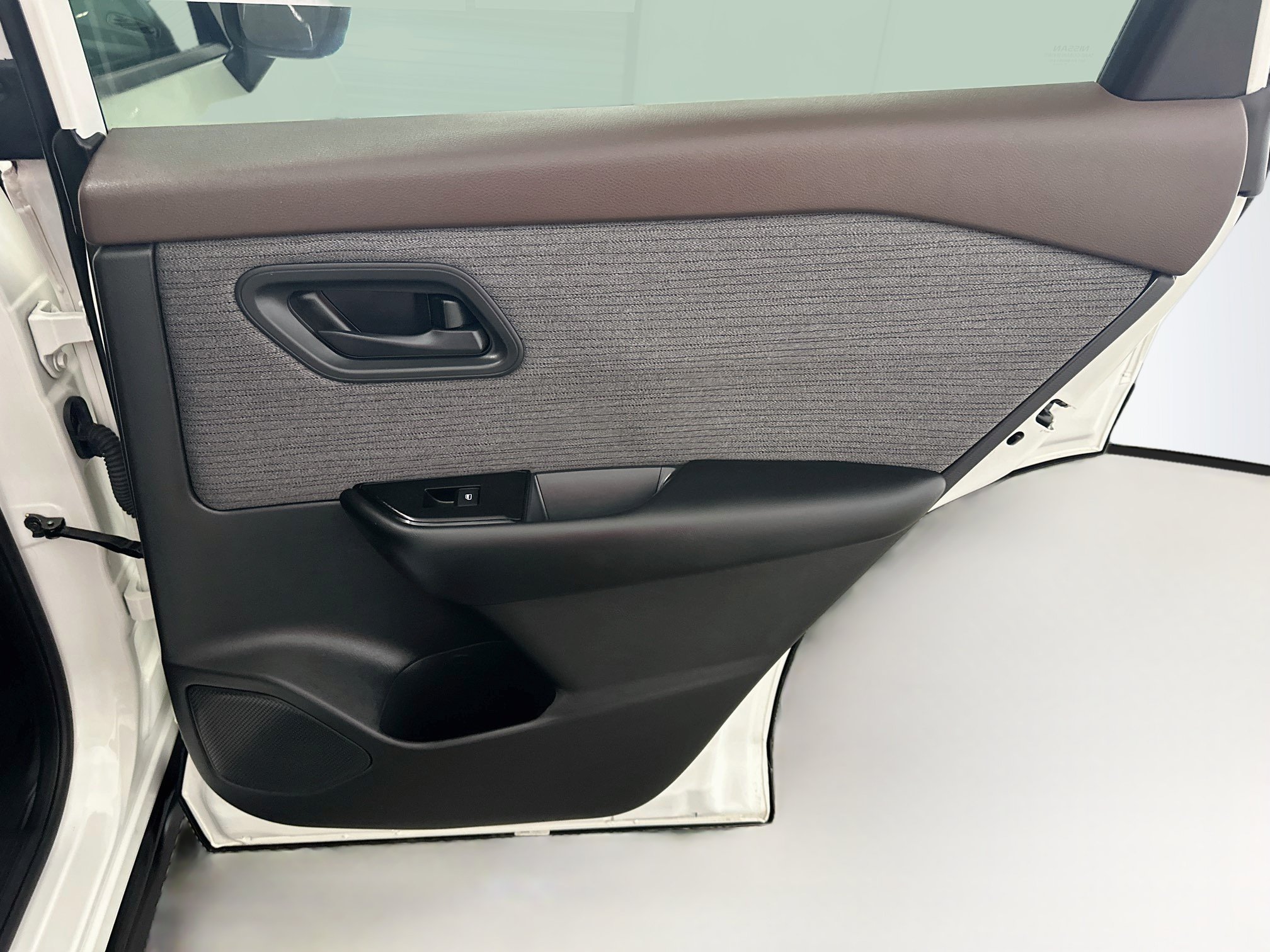 Used 2023 Nissan Rogue S AWD/4WD image 30