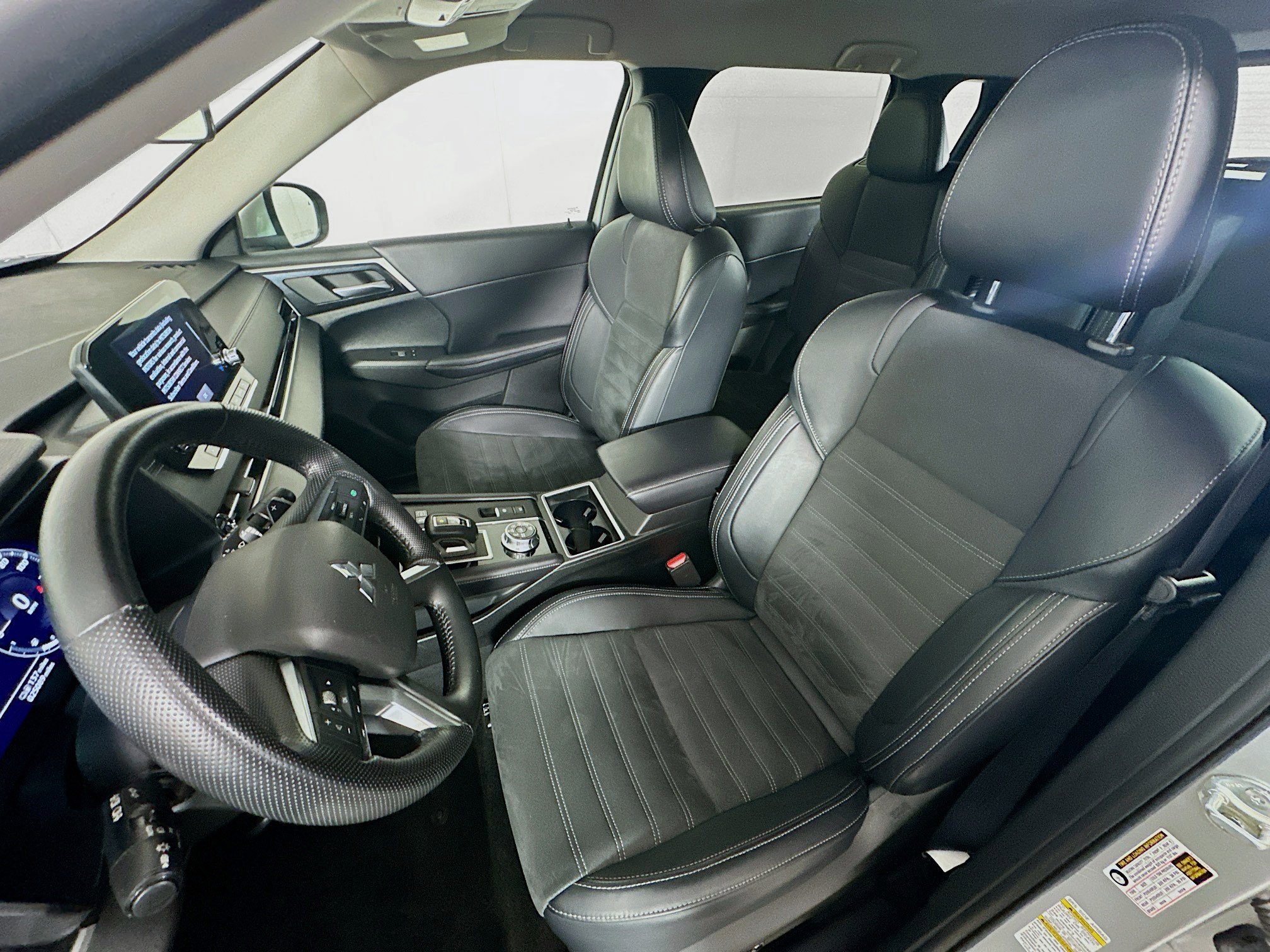 Used 2024 Mitsubishi Outlander 4WD Plug-In Hybrid image 13