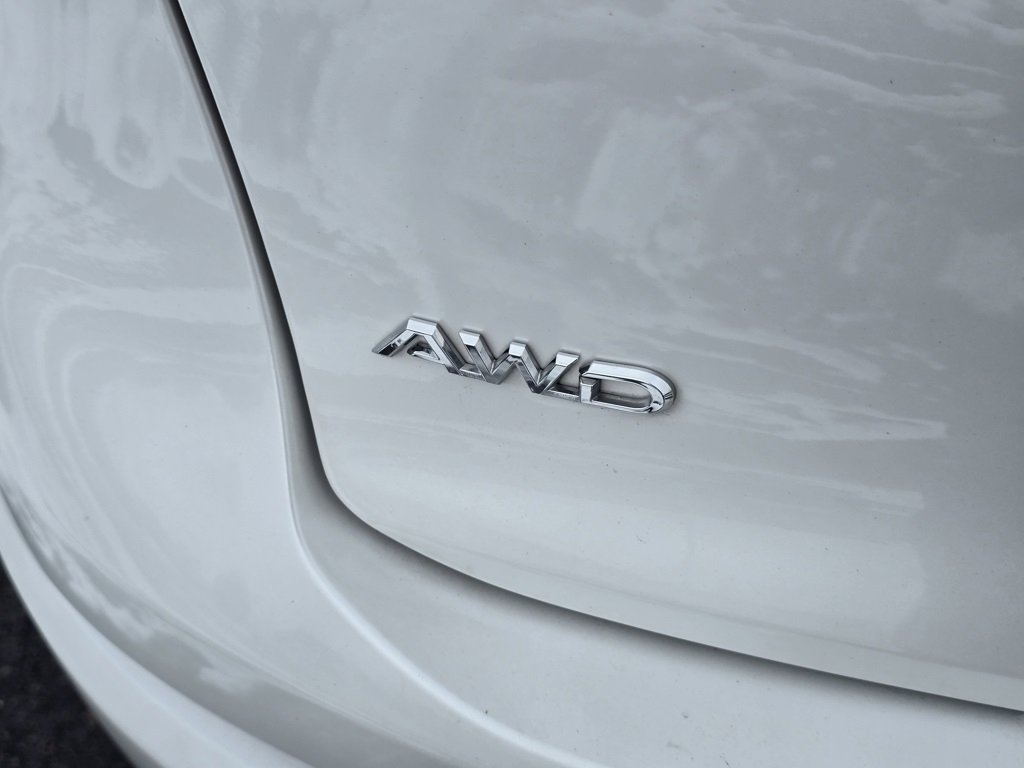 Used 2023 Toyota Crown Limited image 11