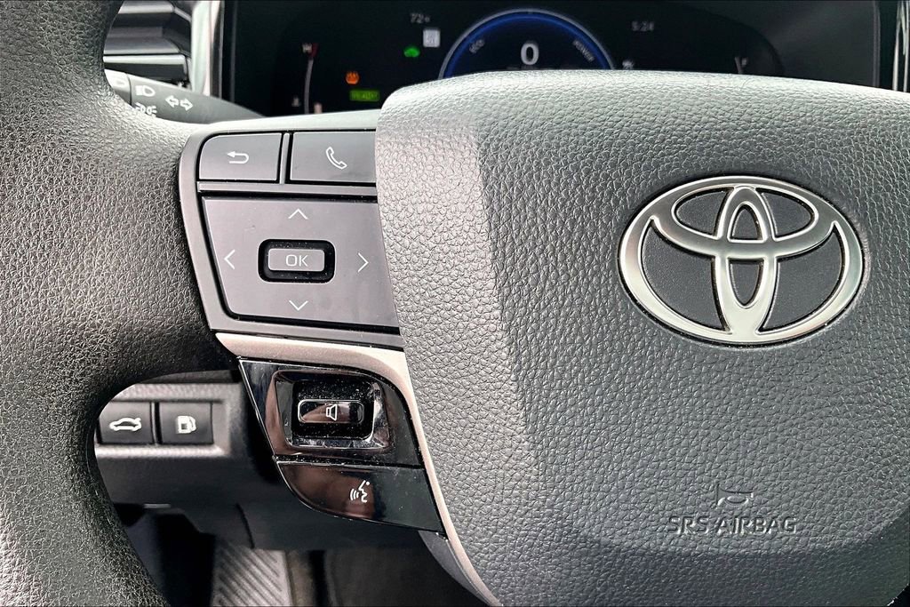 Used 2025 Toyota Camry LE FWD image 25