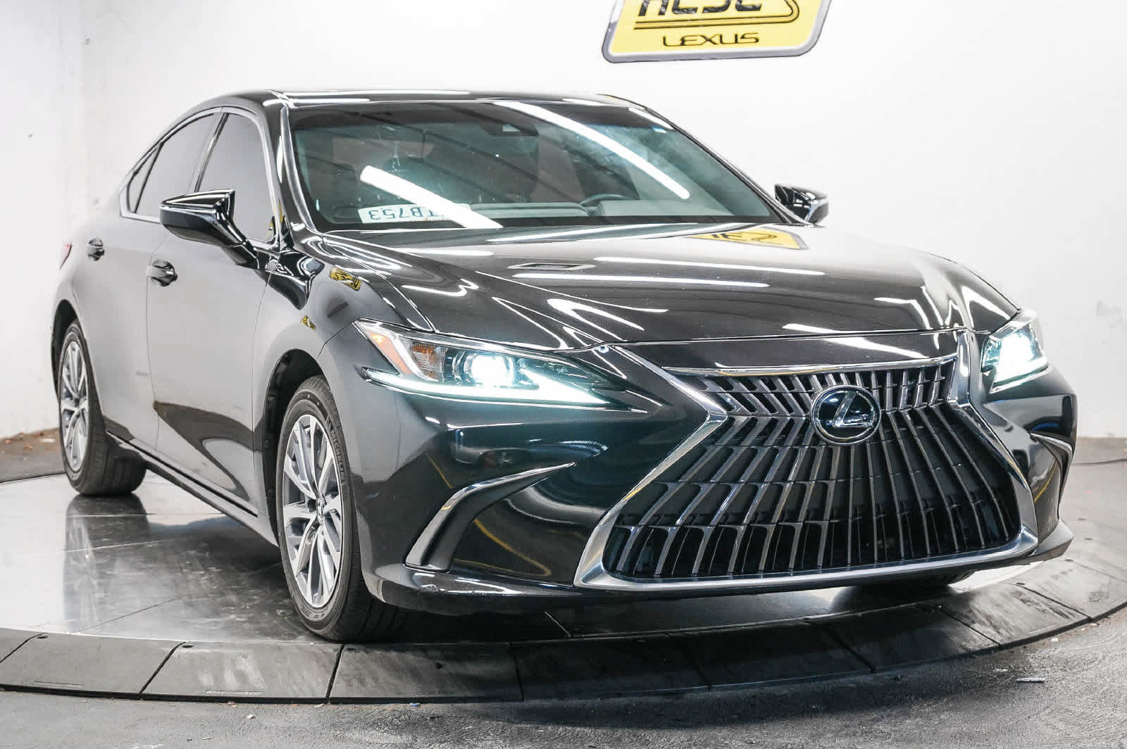 Used 2024 Lexus ES 350 w/ Accessory Package (Z2) FWD image 3