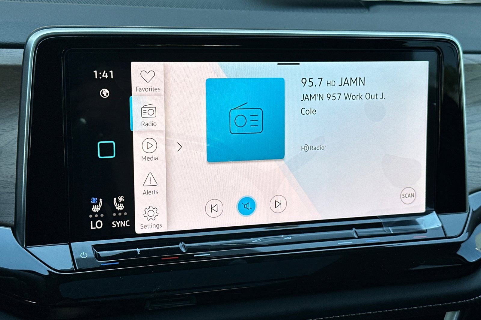 New 2026 Volkswagen Atlas SE image 16