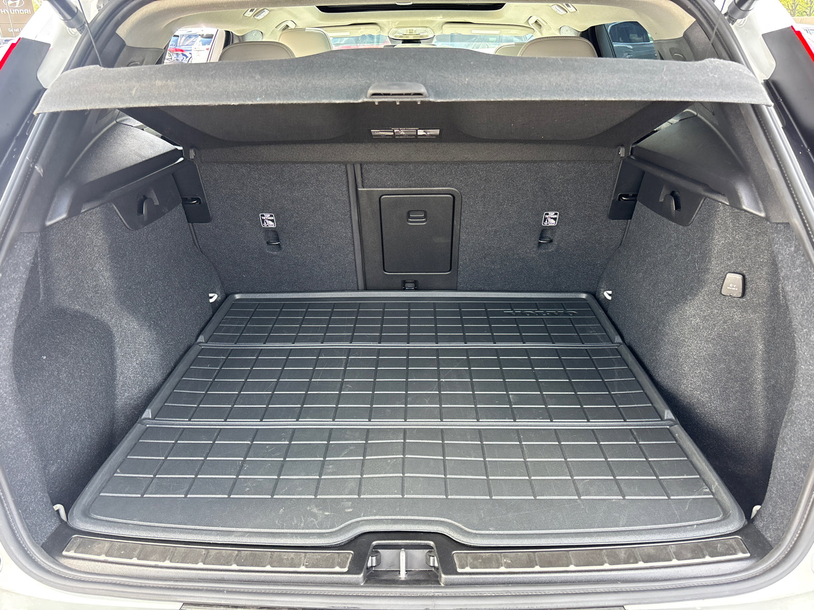 Used 2024 Volvo XC40 B5 Plus w/ Climate Package AWD/4WD image 9