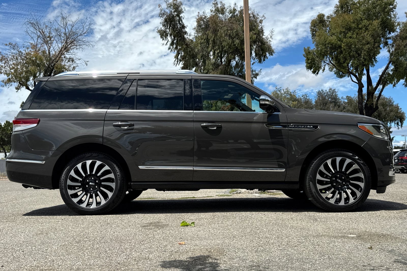 Used 2024 Lincoln Navigator Black Label image 3