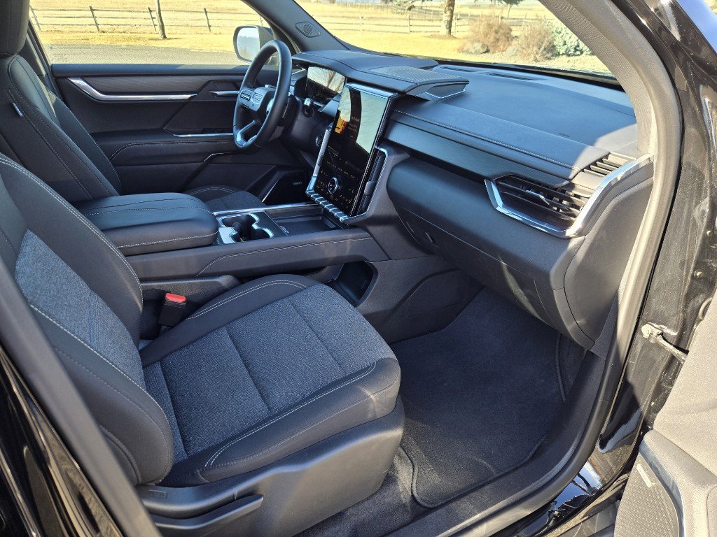 Used 2025 GMC Acadia Elevation AWD/4WD image 24