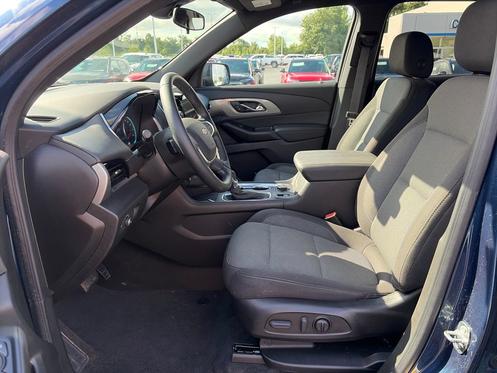 Used 2023 Chevrolet Traverse LT AWD/4WD image 16