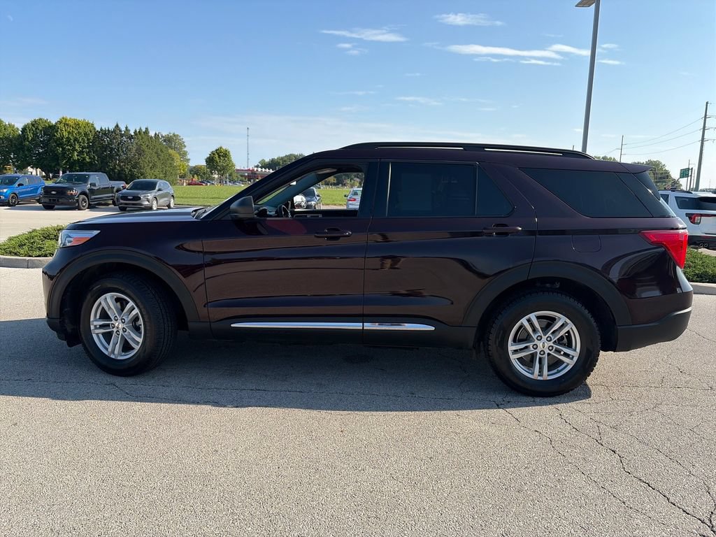 Used 2023 Ford Explorer XLT w/ Equipment Group 202A AWD/4WD image 4