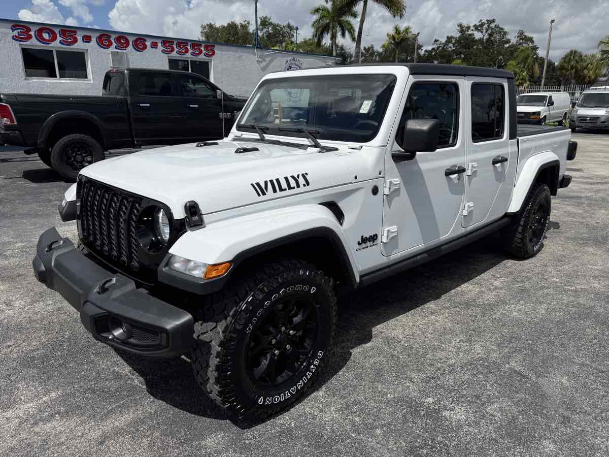 Used 2023 Jeep Gladiator Sport AWD/4WD image 4