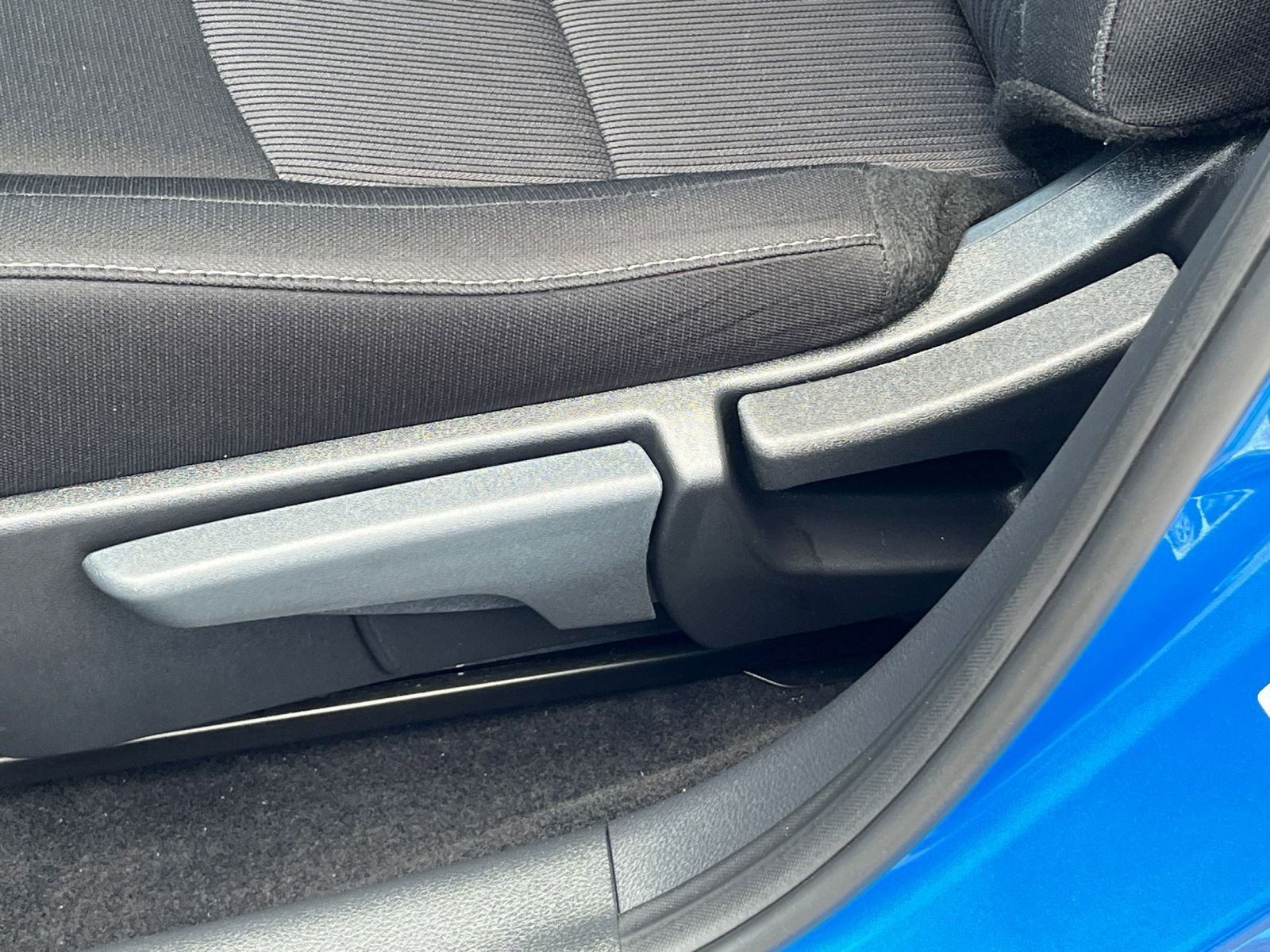 Used 2025 Nissan Sentra SV FWD image 22