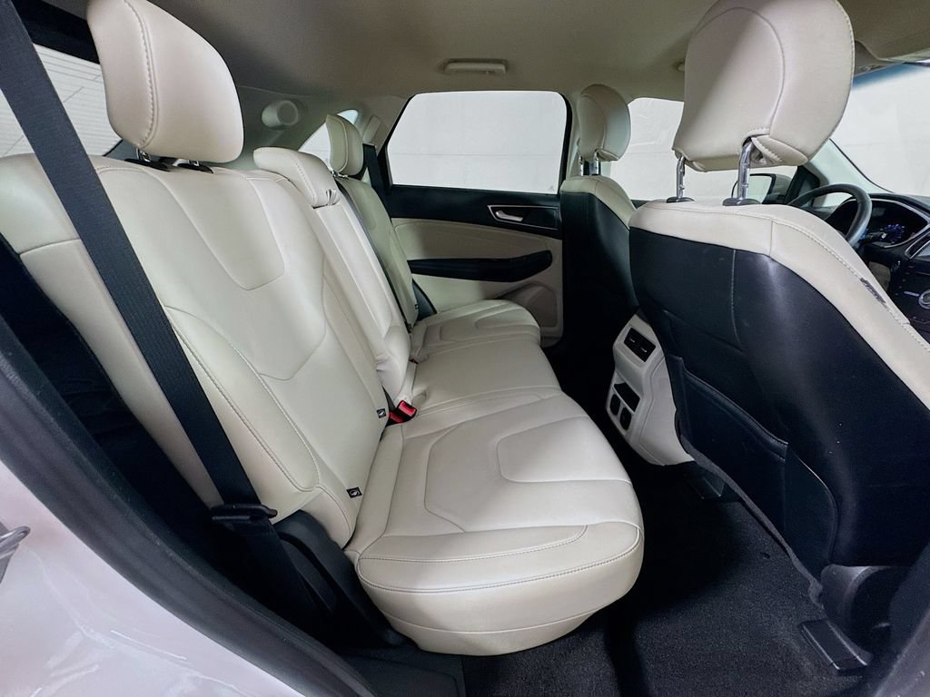 Used 2019 Ford Edge Titanium FWD image 34