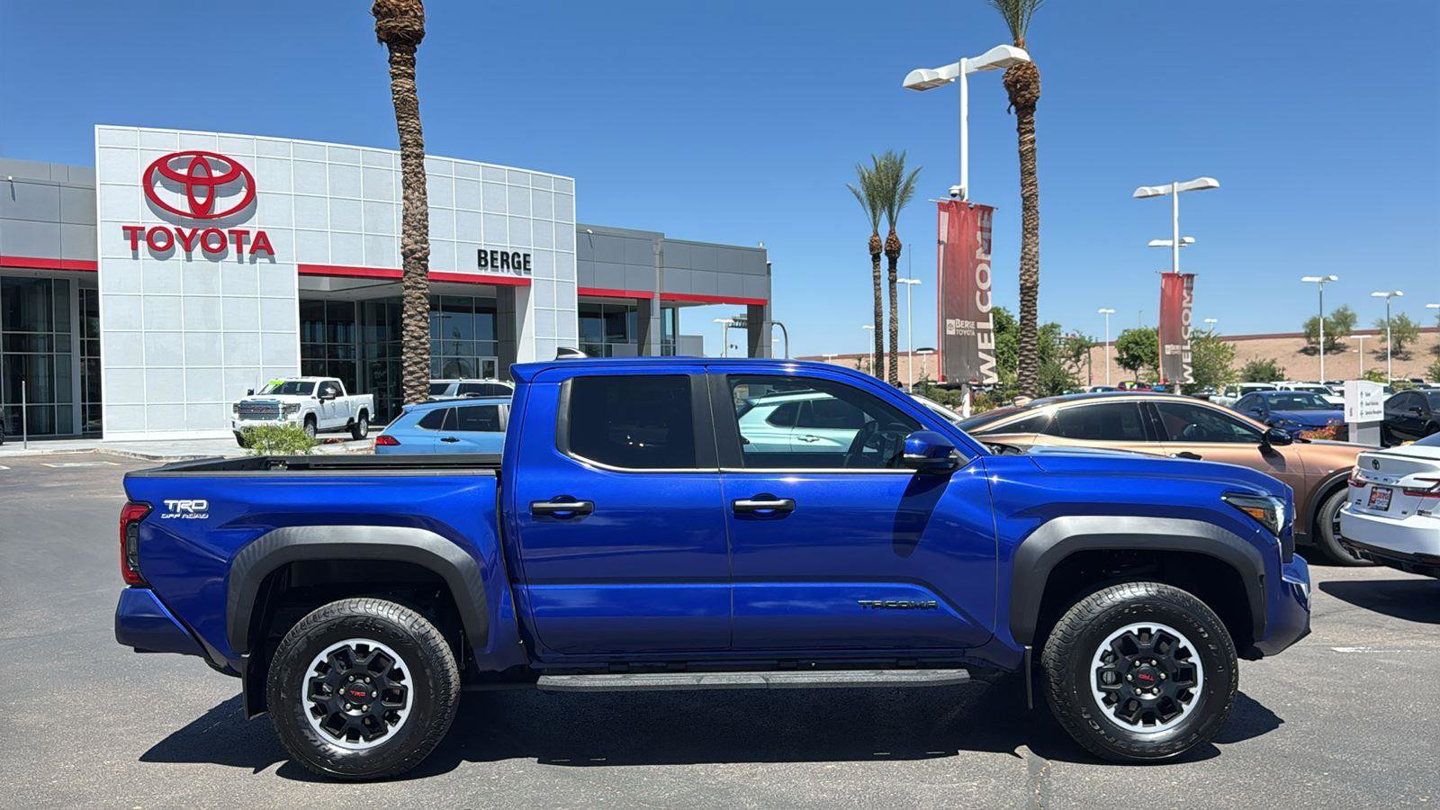 Used 2024 Toyota Tacoma TRD Off-Road w/ TRD Off Road Premium Package AWD/4WD image 10