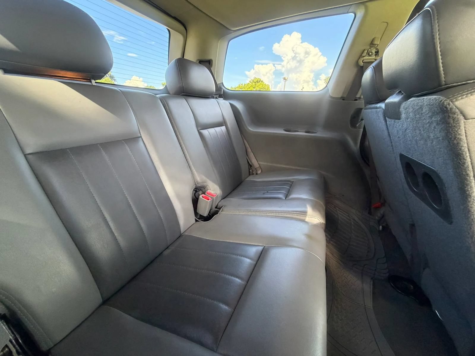 Used 2005 Dodge Durango Limited w/ Trailer Tow Group RWD image 58