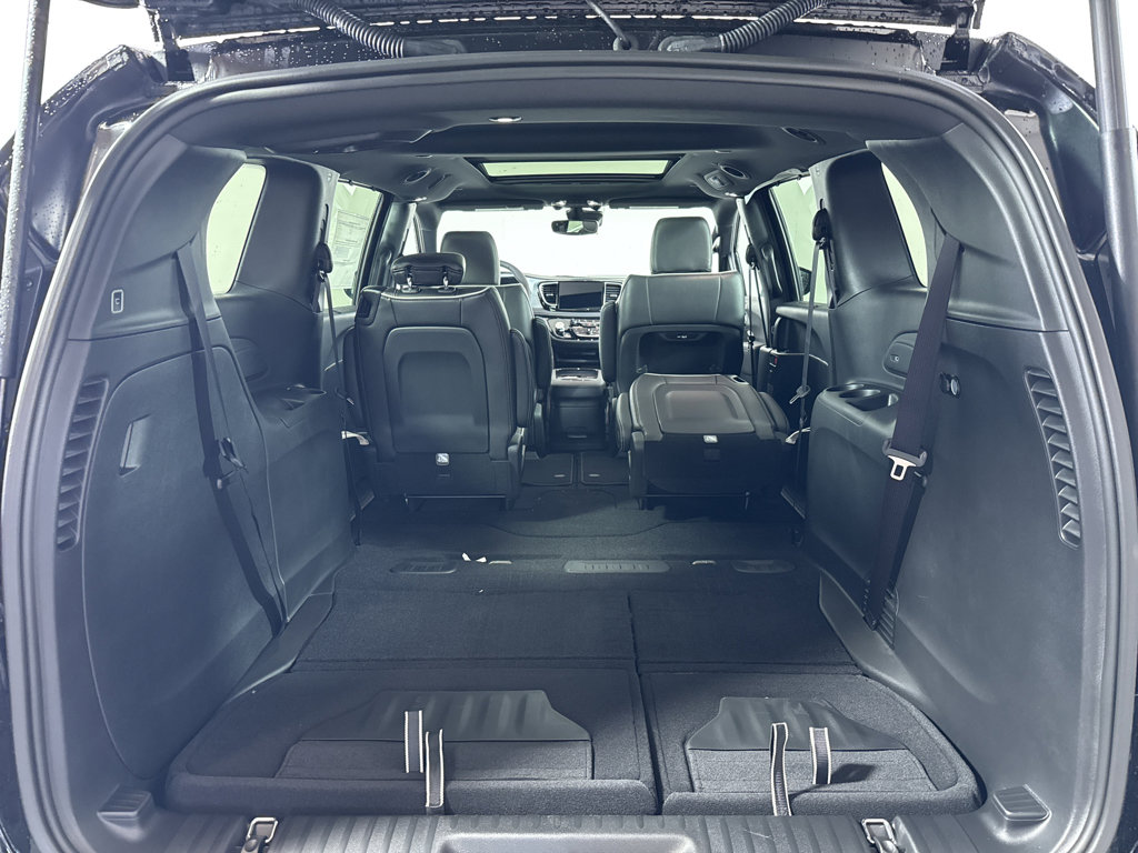 New 2026 Chrysler Pacifica Limited w/ S Appearance Package image 12