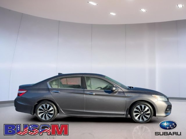 Used 2017 Honda Accord Touring image 3