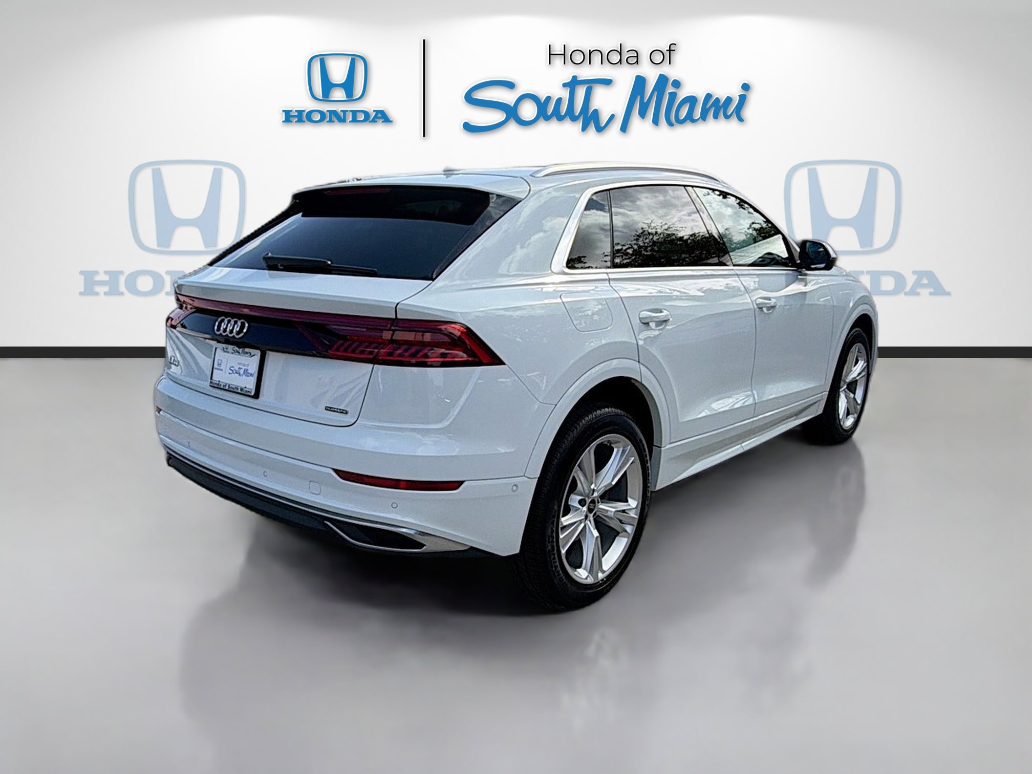 Used 2023 Audi Q8 Premium image 7