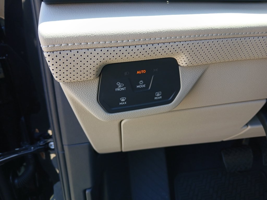 New 2026 Volkswagen Atlas SE FWD image 12