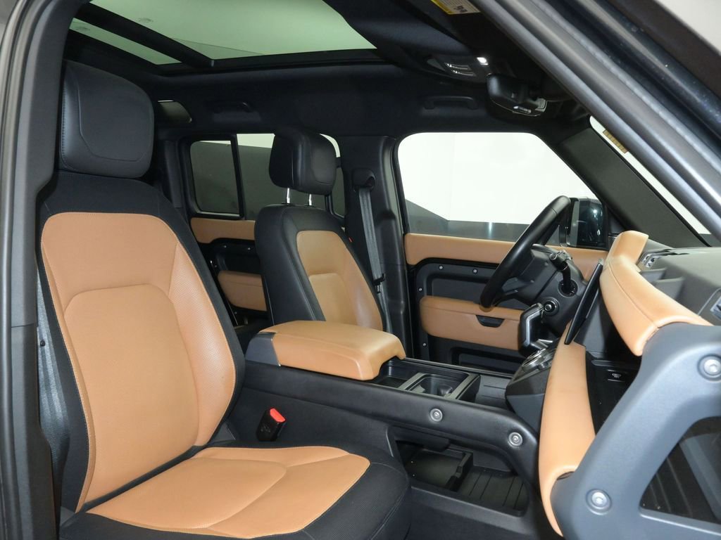 Used 2023 Land Rover Defender 110 X-Dynamic SE image 17