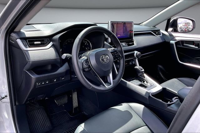 Used 2025 Toyota RAV4 XLE Premium w/ Weather Package AWD/4WD image 17