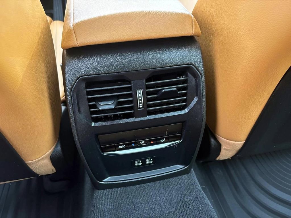 Used 2025 BMW 330i xDrive Sedan w/ Premium Package image 33