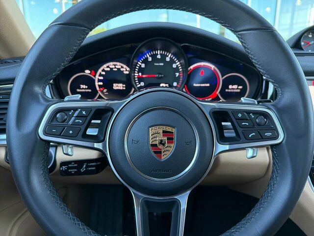 Used 2018 Porsche Panamera image 28