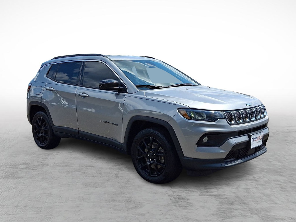 Used 2023 Jeep Compass Latitude AWD/4WD image 7