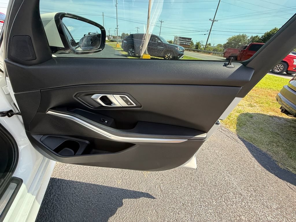 Used 2023 BMW 330e xDrive AWD/4WD image 22
