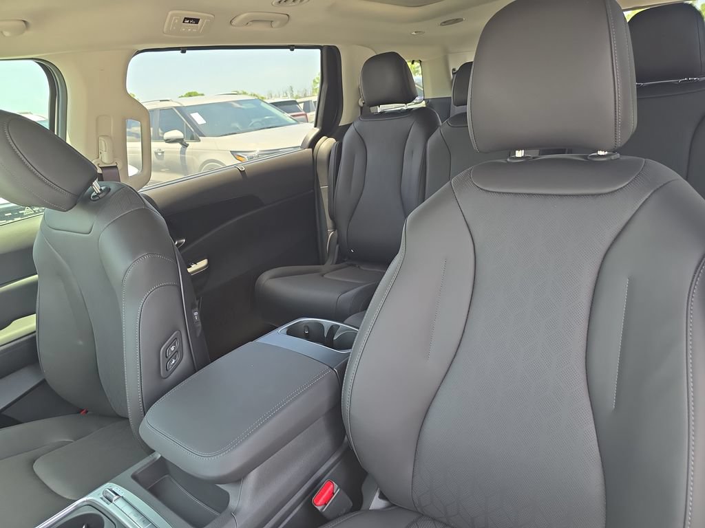 New 2026 Kia Carnival SX w/ SX Dark Edition Package FWD image 22