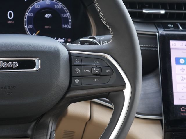 Used 2025 Jeep Grand Cherokee Limited w/ Luxury Tech Group II AWD/4WD image 18