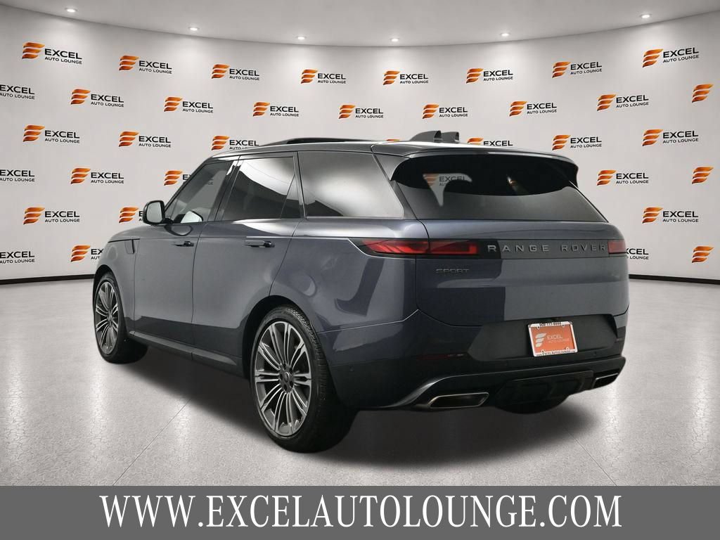 Used 2024 Land Rover Range Rover Sport SE AWD/4WD image 3
